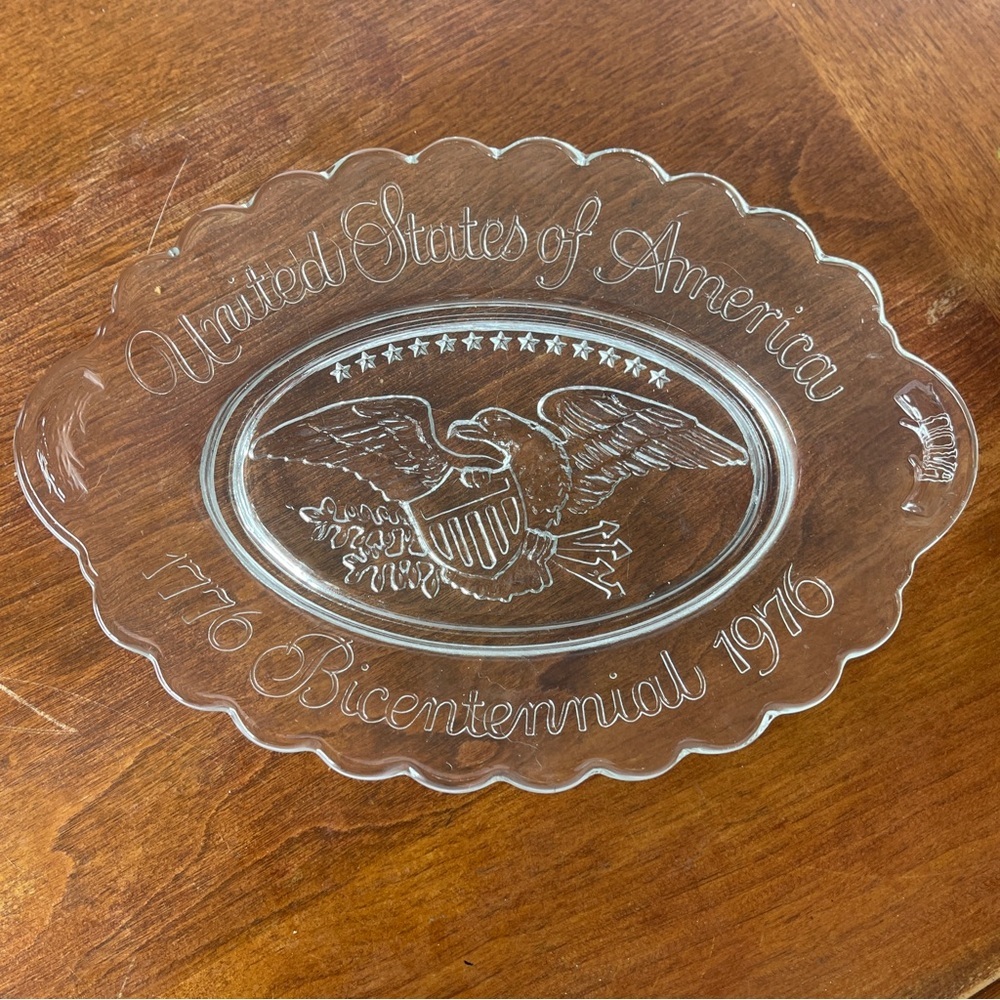 Bicentennial 1776-1976 Oval Glass Plate Vtg Avon USA Patriotic Eagle Decor  9"
